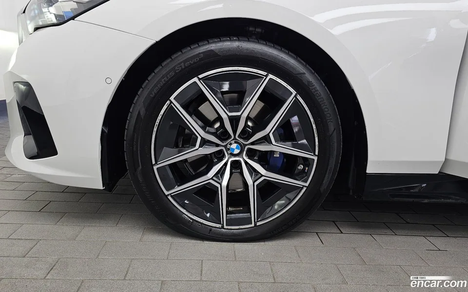 BMW 5 Series 520i M 2024 — thumbnail 5