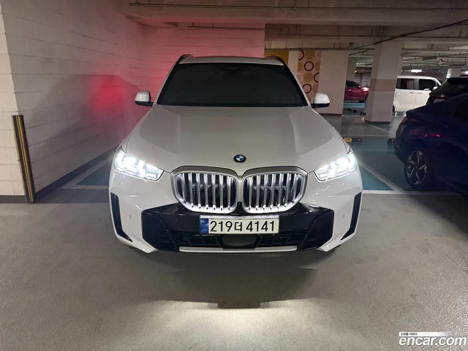 BMW X5 xDrive 40i M 2023 — photo 1, buy with delivery to Moscow