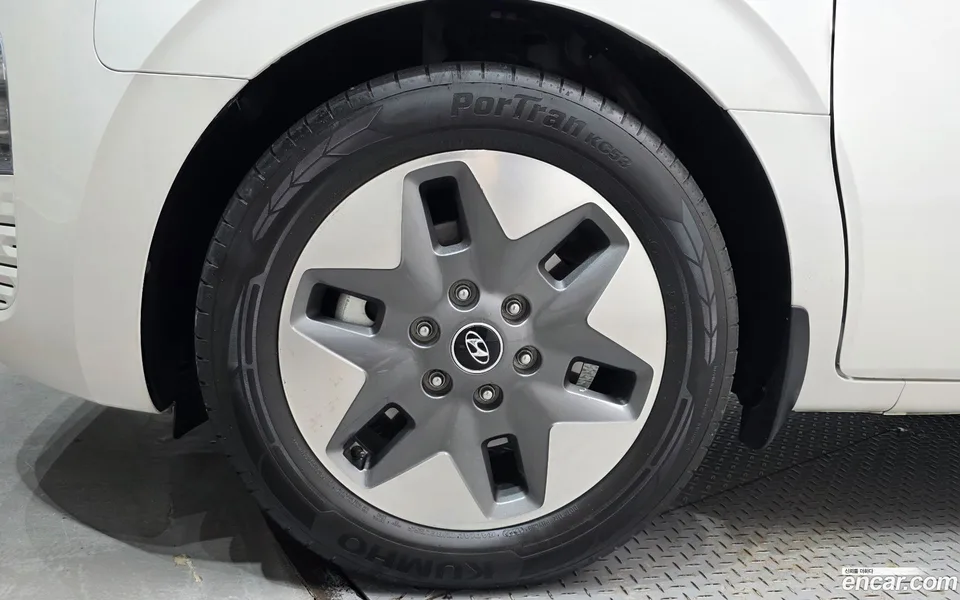 Hyundai Staria 4WD 9 2022 — thumbnail 2
