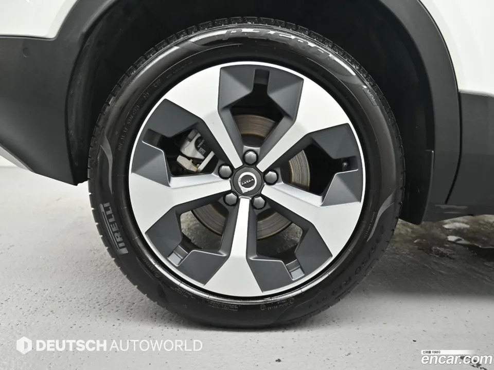 Volvo XC40 B4 2023 — thumbnail 5