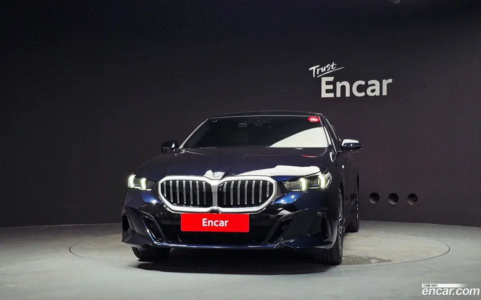 BMW 5 Series 520i M 2025 — thumbnail 3