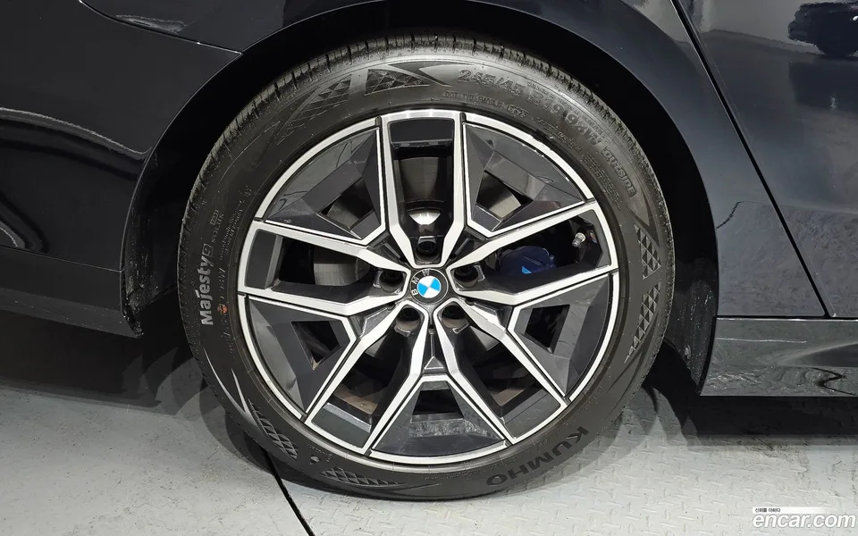 BMW 5 Series 520i M 2025 — thumbnail 5