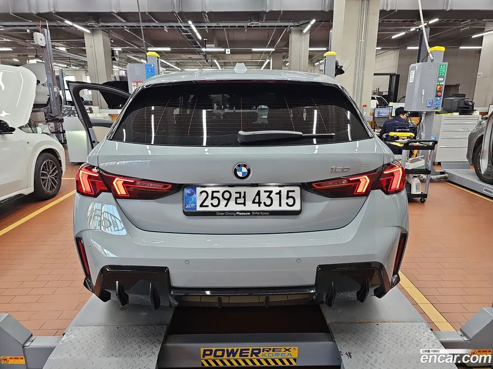 BMW 1 Series 120 M 2025 — thumbnail 2