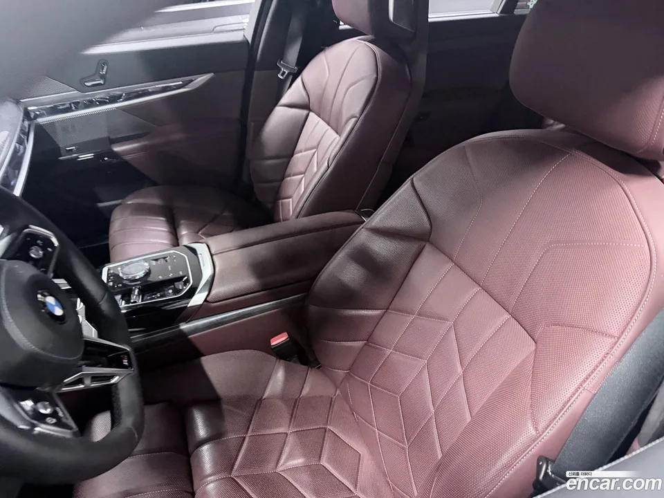 BMW 7 Series 740i sDrive M 2023 — thumbnail 4
