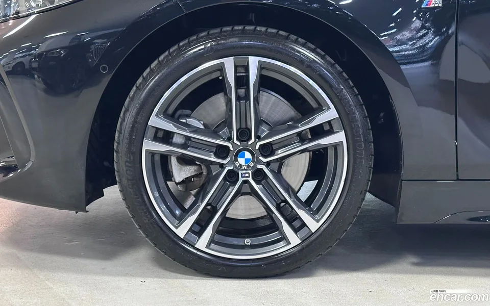 BMW 1 Series 120i M 2023 — thumbnail 2