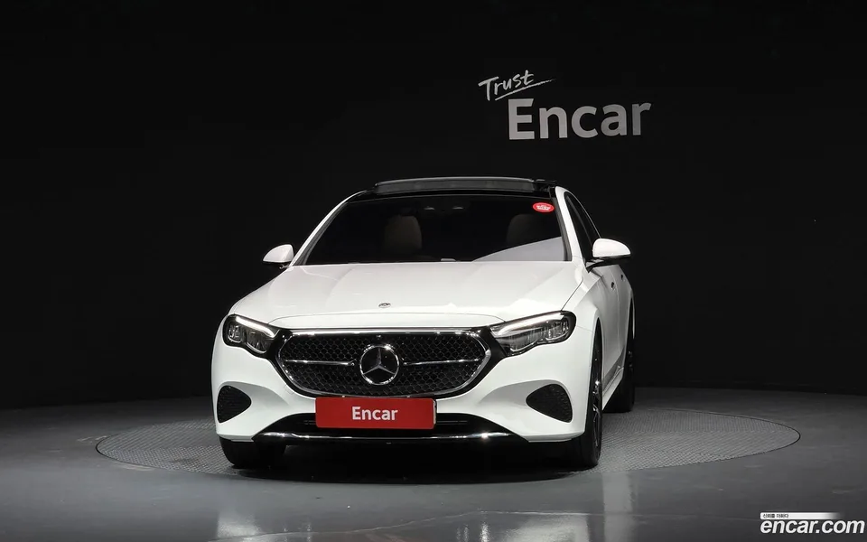 Mercedes-Benz E-Class E200 2025 — миниатюра 3
