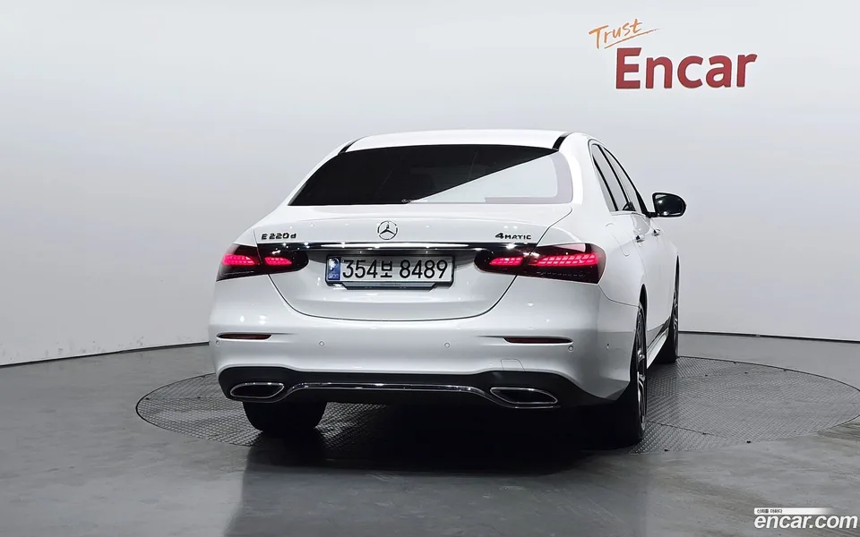 Mercedes-Benz E-Class E220d 4MATIC AMG Line 2023 — thumbnail 4