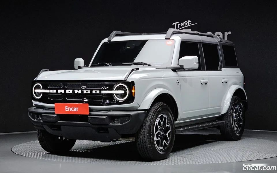 Ford Bronco 2.7 2023 — photo 1, buy with delivery to Moscow