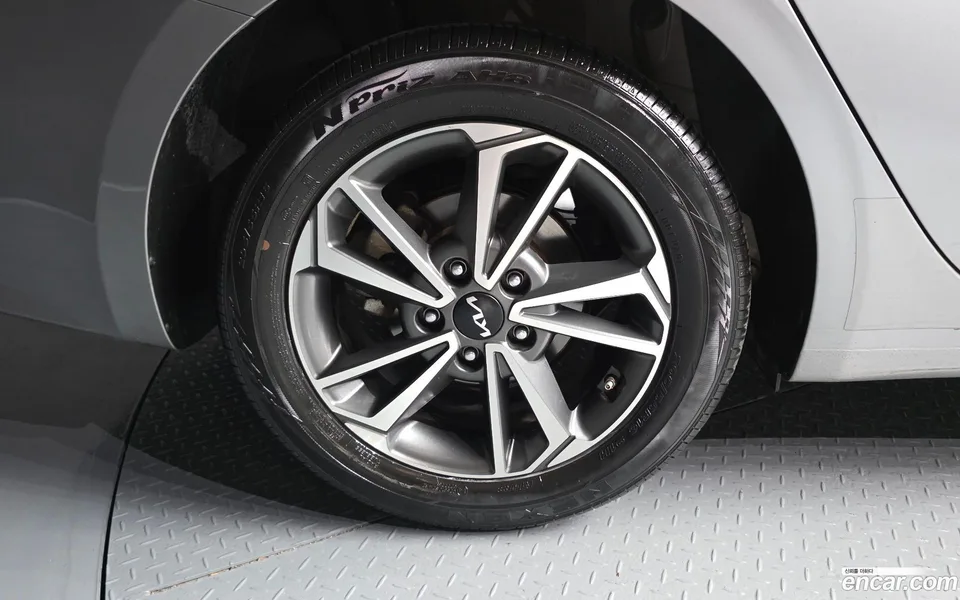 Kia K3 1.6 2023 — thumbnail 2