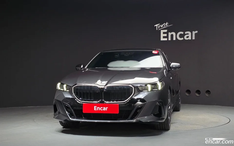 BMW 5 Series 530i xDrive M 2025 — thumbnail 3