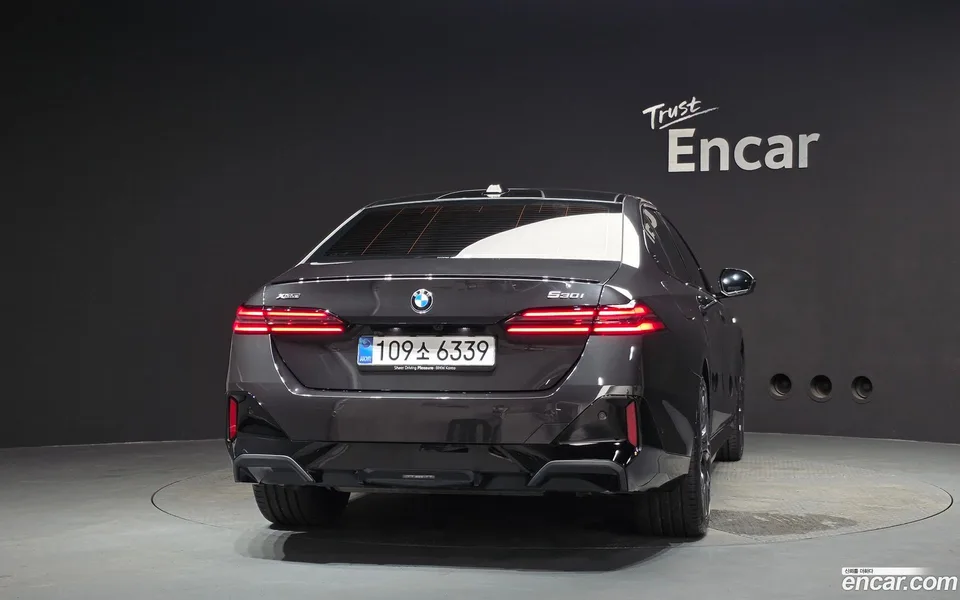 BMW 5 Series 530i xDrive M 2025 — thumbnail 4