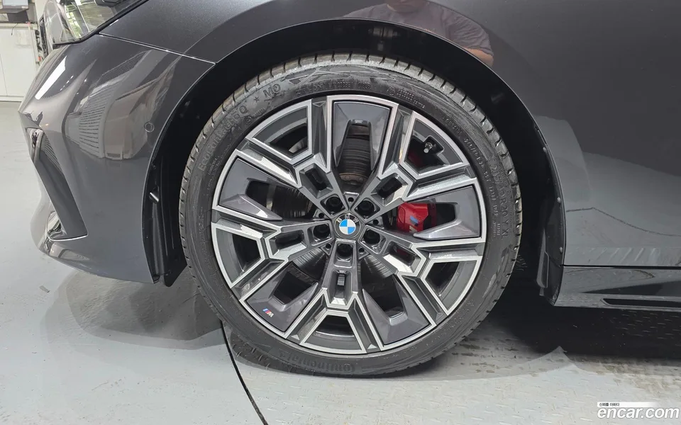 BMW 5 Series 530i xDrive M 2025 — thumbnail 5