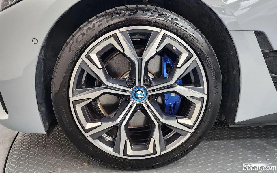 BMW i4 eDrive40 M 2023 — thumbnail 2