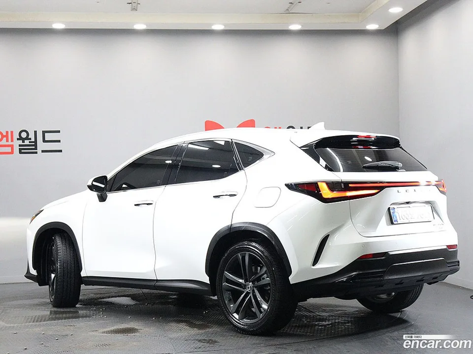 Lexus NX 350h 2025 — thumbnail 4
