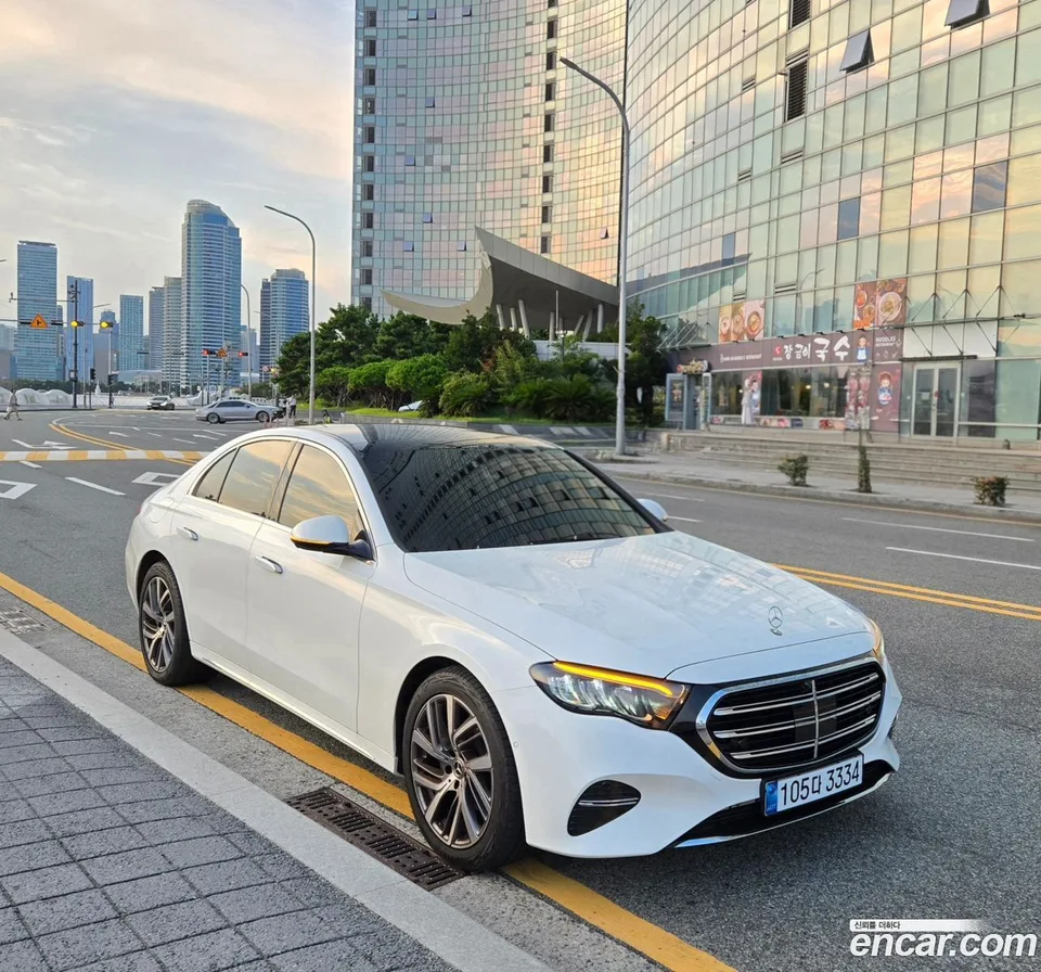 Mercedes-Benz E-Class E220d 4MATIC 2025 — thumbnail 3
