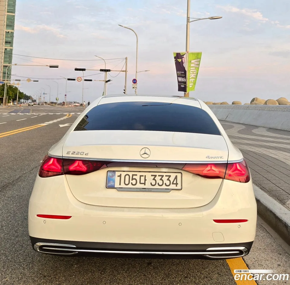 Mercedes-Benz E-Class E220d 4MATIC 2025 — thumbnail 4