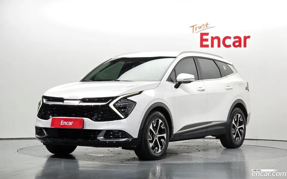Kia Sportage Hybrid 2WD 2023 — photo 1, buy with delivery to Moscow