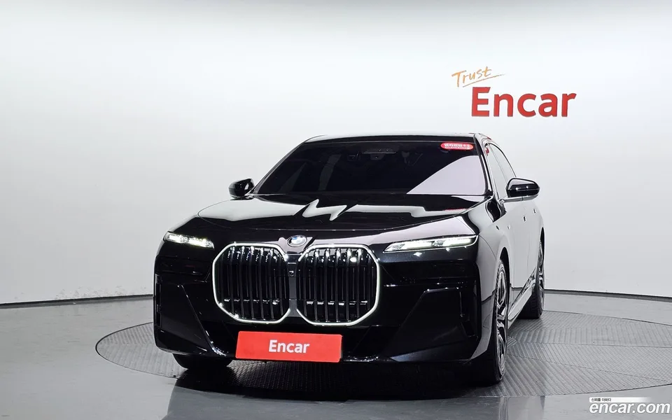 BMW 7 Series 740i sDrive M 2022 — thumbnail 3