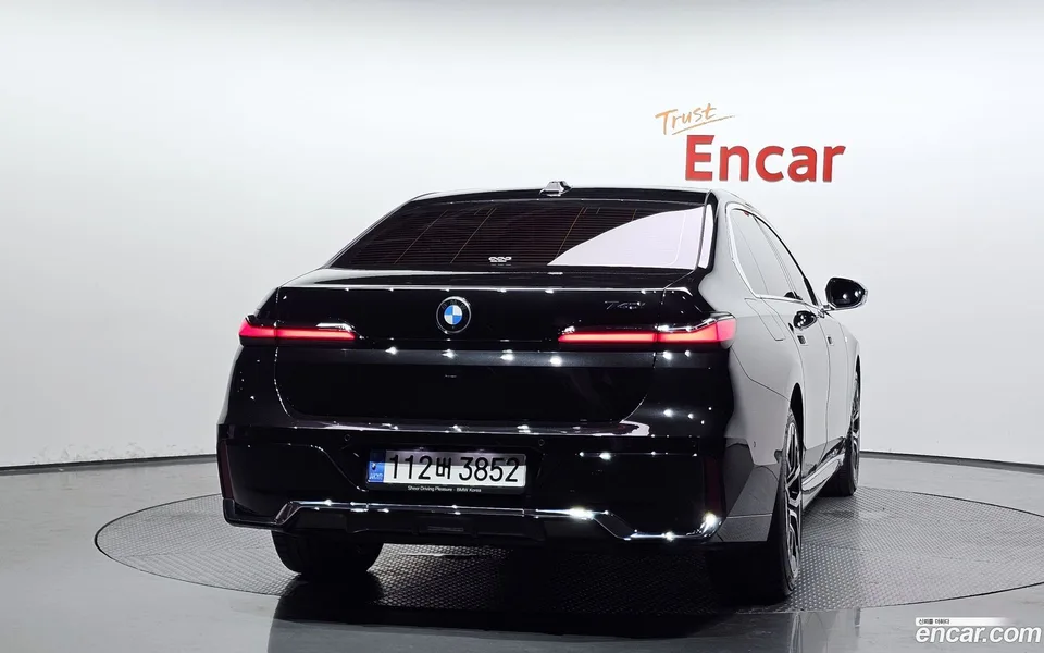 BMW 7 Series 740i sDrive M 2022 — thumbnail 4