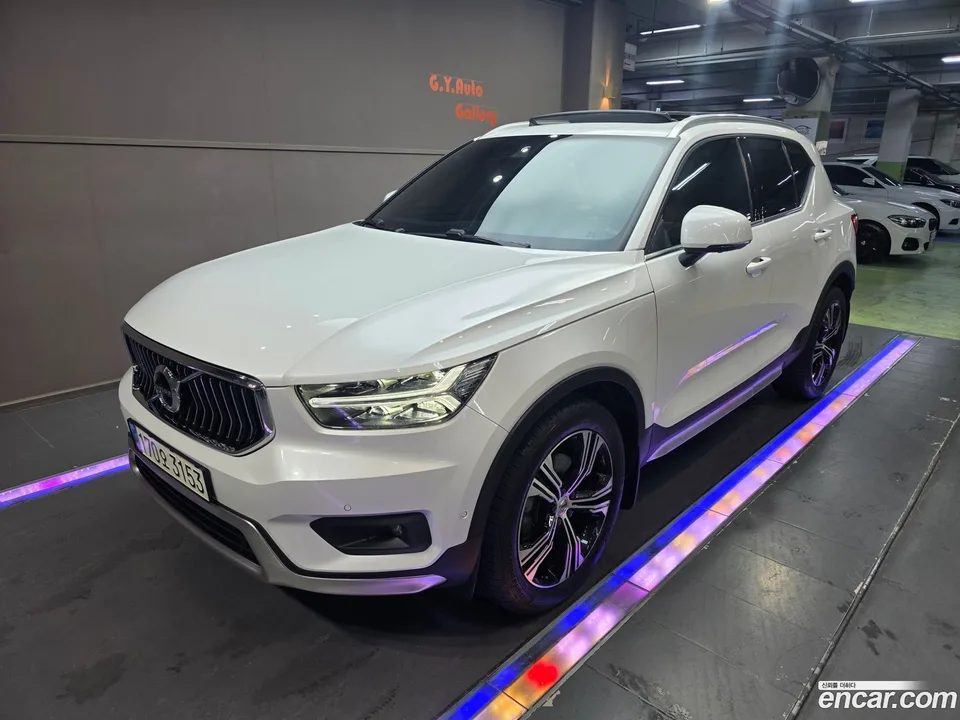 Volvo XC40 B4 2022 — photo 1, buy with delivery to Moscow