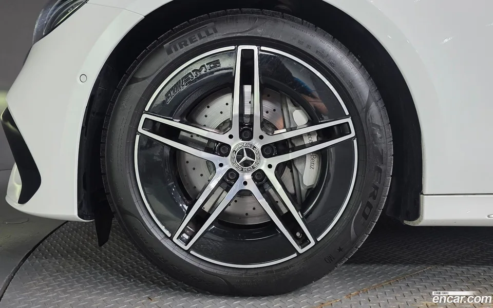 Mercedes-Benz E-Class E200 AMG Line 2025 — thumbnail 2