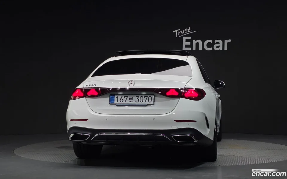 Mercedes-Benz E-Class E200 AMG Line 2025 — thumbnail 4