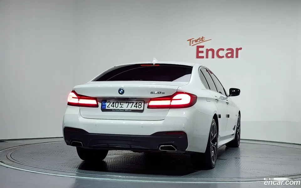 BMW 5 Series 530e M 2023 — thumbnail 4