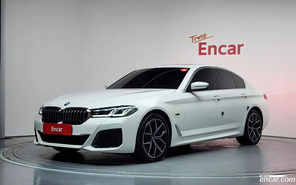 BMW 5 Series 530e M 2023 — photo 1, buy with delivery to Moscow