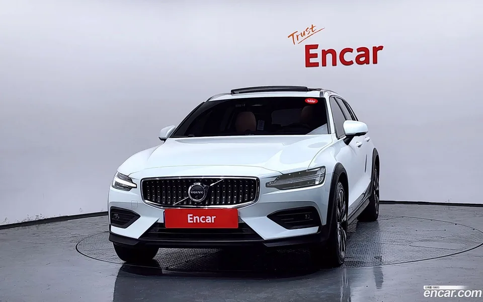 Volvo V60 Cross Country B5 AWD 2024 — thumbnail 3