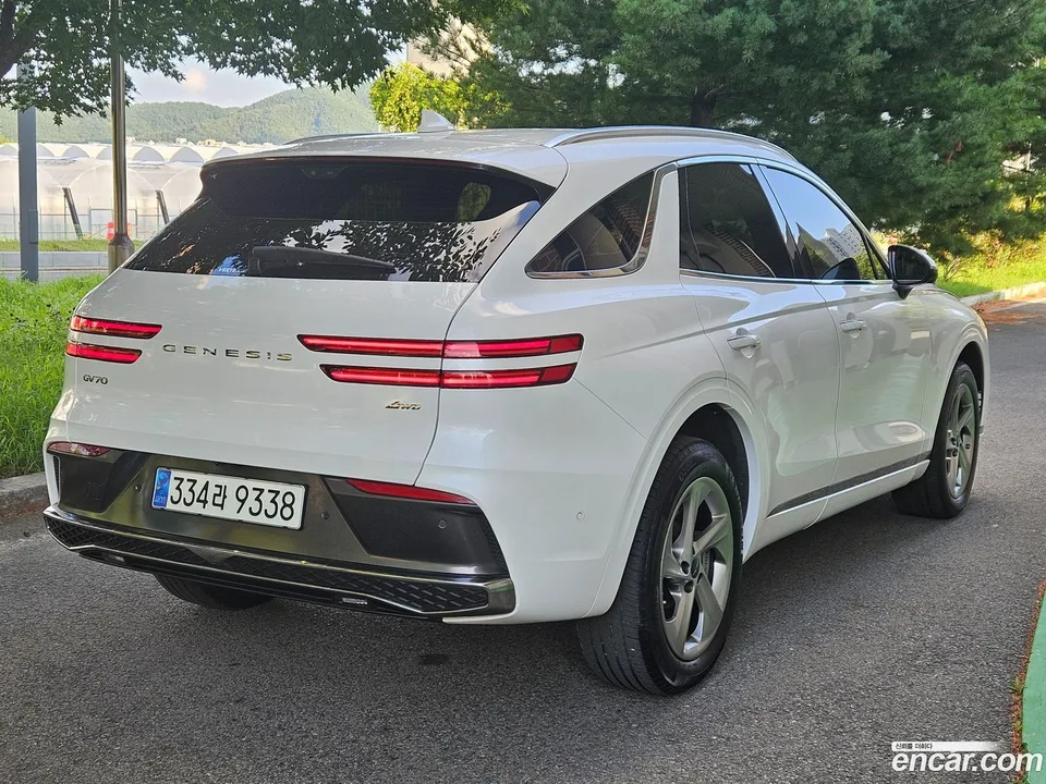 Genesis GV70 2.5T AWD 2024 — thumbnail 2