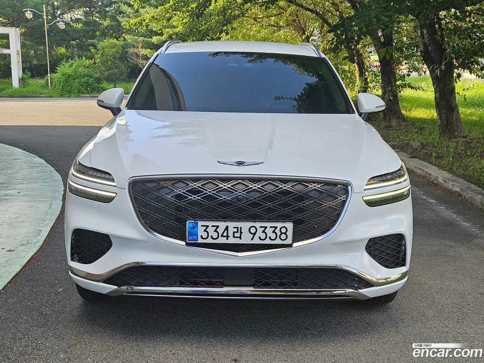 Genesis GV70 2.5T AWD 2024 — photo 1, buy with delivery to Moscow
