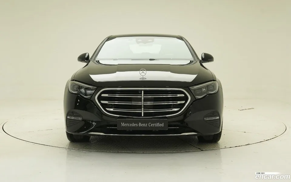 Mercedes-Benz E-Class E350e 4MATIC 2025 — thumbnail 3