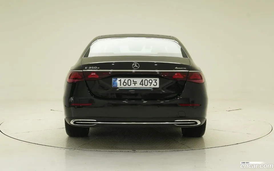 Mercedes-Benz E-Class E350e 4MATIC 2025 — thumbnail 4