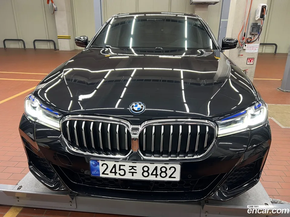 BMW 5 Series 530e M 2023 — photo 1, buy with delivery to Moscow