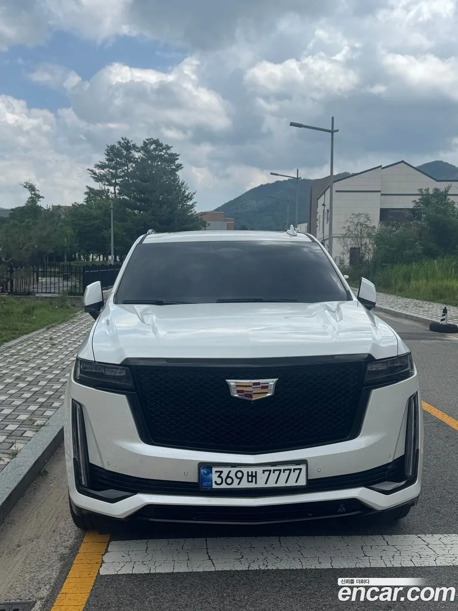 Cadillac Escalade 6.2 ESV 2023 — photo 1, buy with delivery to Moscow