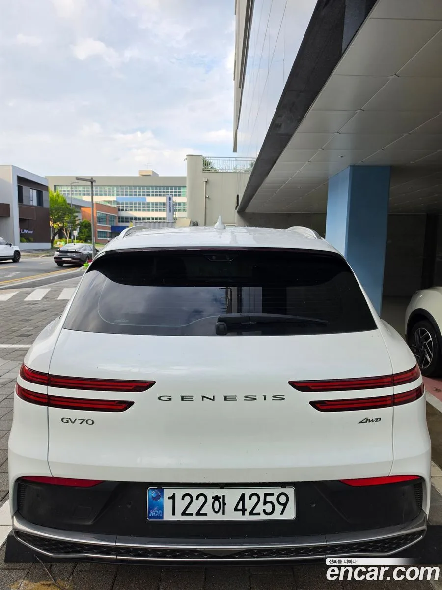 Genesis GV70 2.5T AWD 2025 — thumbnail 4