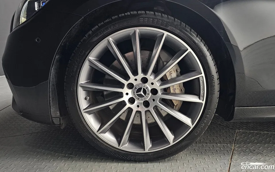 Mercedes-Benz E-Class E350 4MATIC AMG Line 2022 — thumbnail 2
