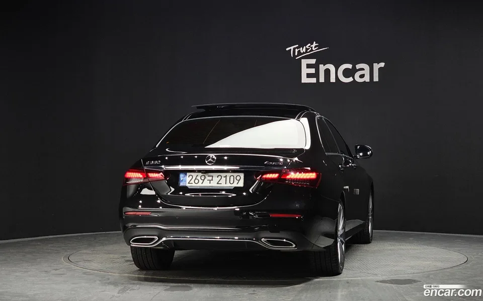 Mercedes-Benz E-Class E350 4MATIC AMG Line 2022 — thumbnail 4
