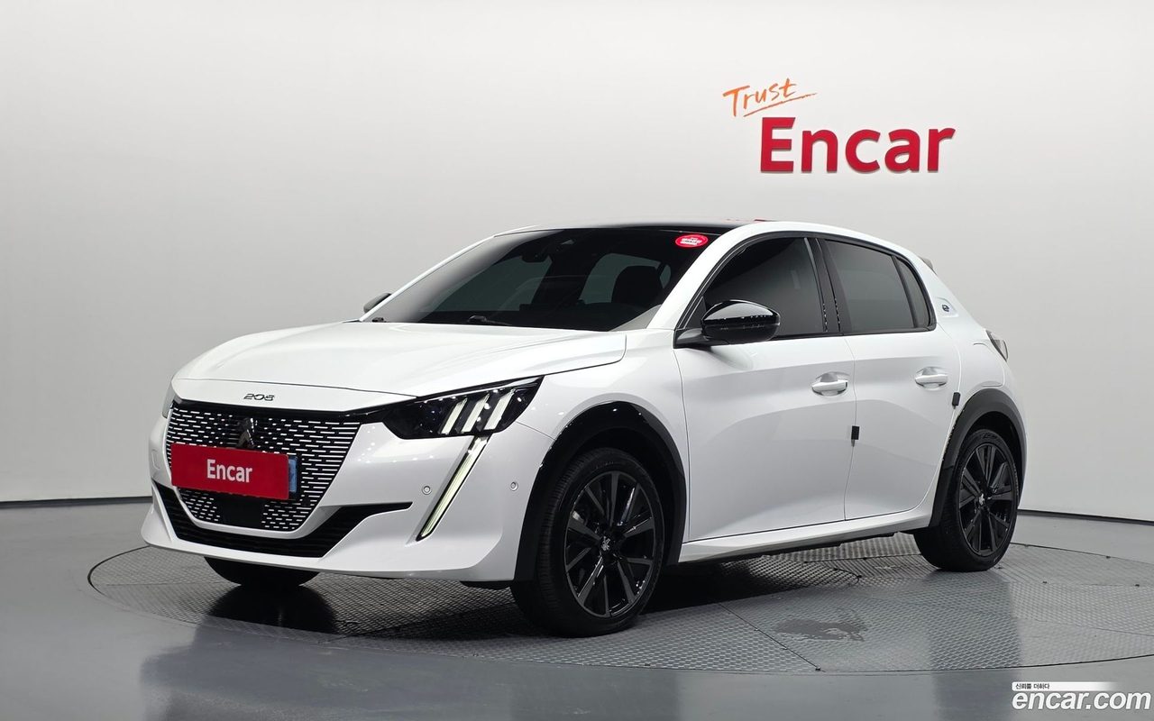 Peugeot e-208 2023