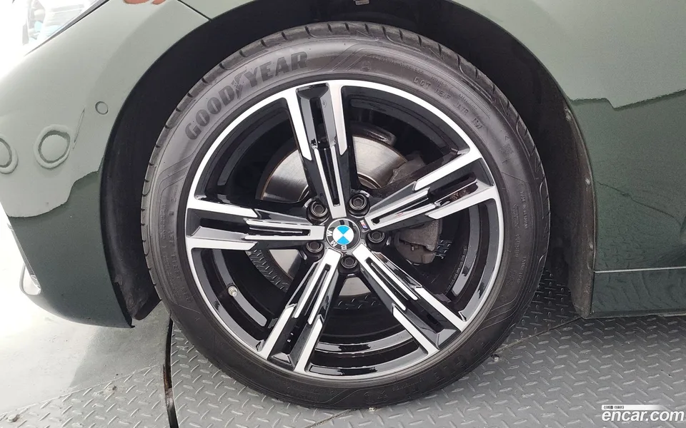 BMW 4 Series 420i M 2022 — thumbnail 5