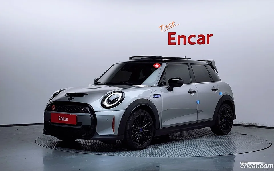 MINI Cooper S 5 2024 — photo 1, buy with delivery to Moscow