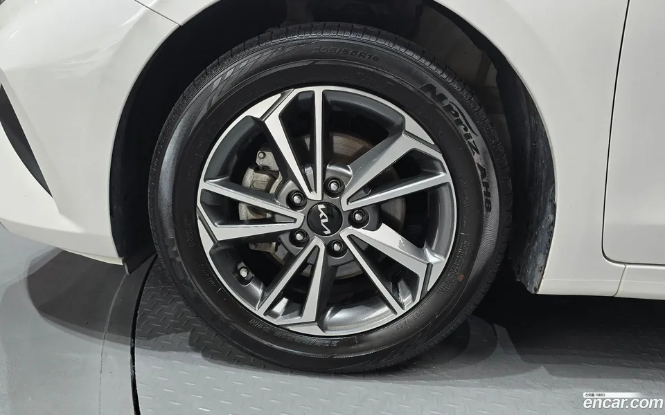 Kia K3 1.6 2023 — миниатюра 2