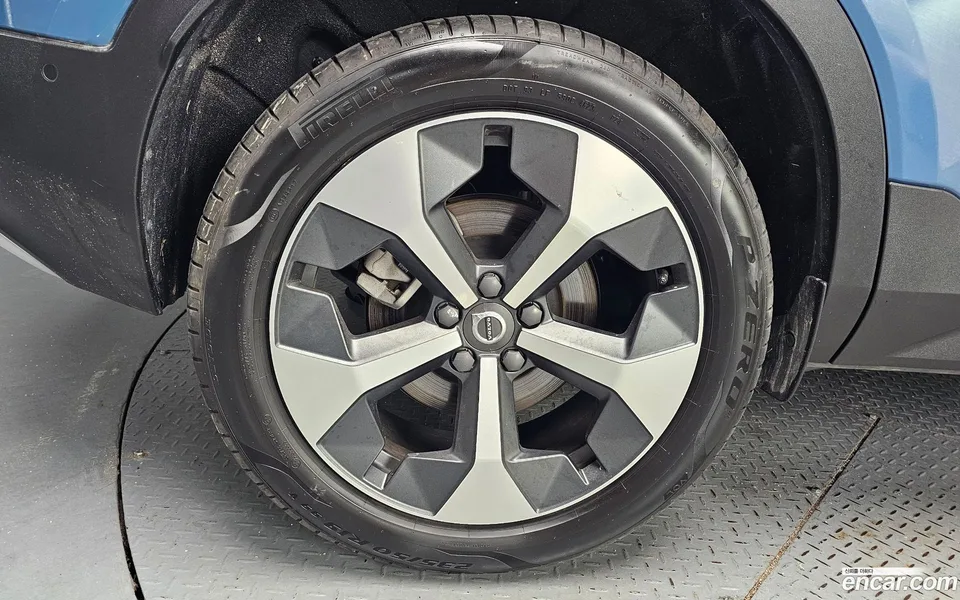 Volvo XC40 B4 2024 — thumbnail 2