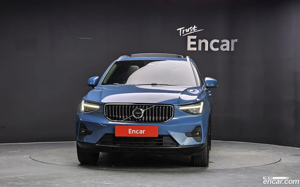 Volvo XC40 B4 2024 — thumbnail 3