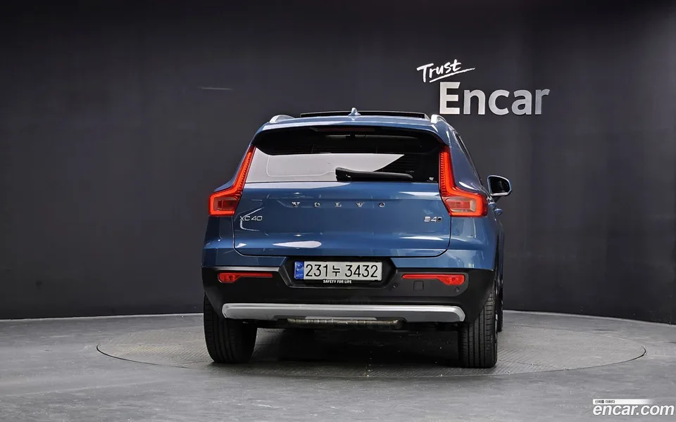 Volvo XC40 B4 2024 — thumbnail 4
