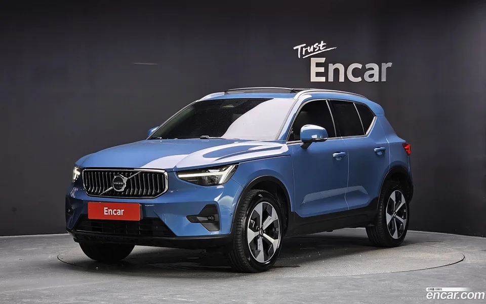 Volvo XC40 B4 2024 — photo 1, buy with delivery to Moscow