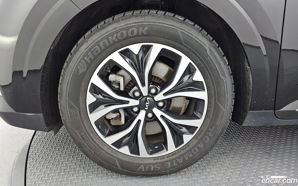 Kia Carnival 9 2023 — thumbnail 2