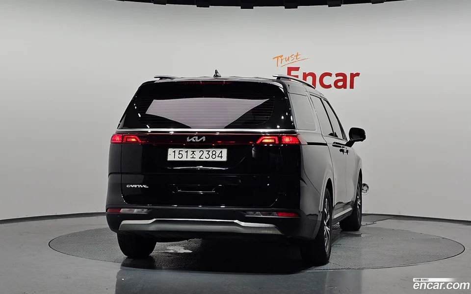 Kia Carnival 9 2023 — thumbnail 4
