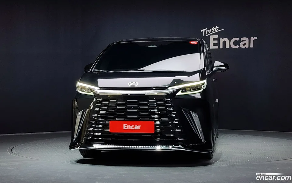 Lexus LM 500h 2024 — thumbnail 3