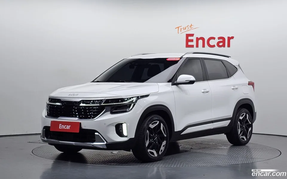 Kia Seltos 2.0 2WD 2023 — photo 1, buy with delivery to Moscow